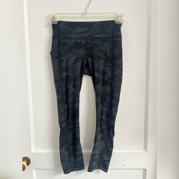 Lululemon Pace Rival Crop *22"
Incognito Camo Multi Grey / Black Size 4 - Picture 1 of 6